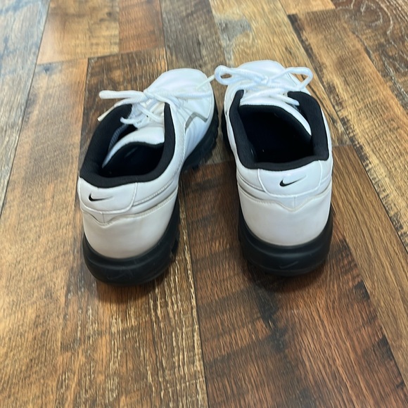 Nike White and Black Mens Golf Shoes - Picture 2 of 8